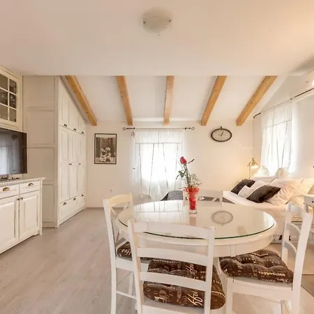 Apartment Rusticus Domus Split