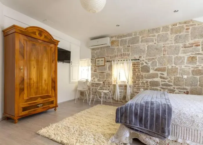 Rusticus Domus Apartment *